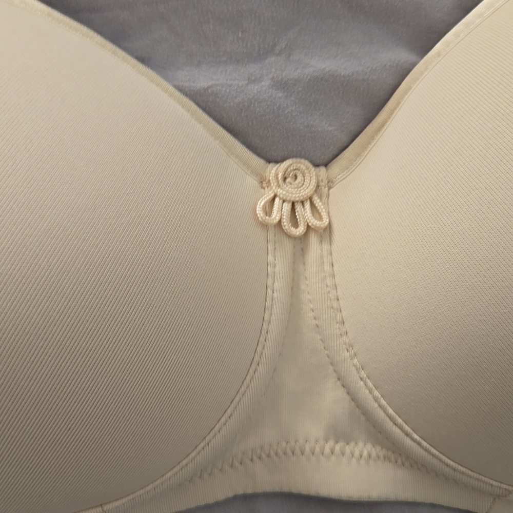 Amoena Mara Tshirt Bra - Picture 4 of 9